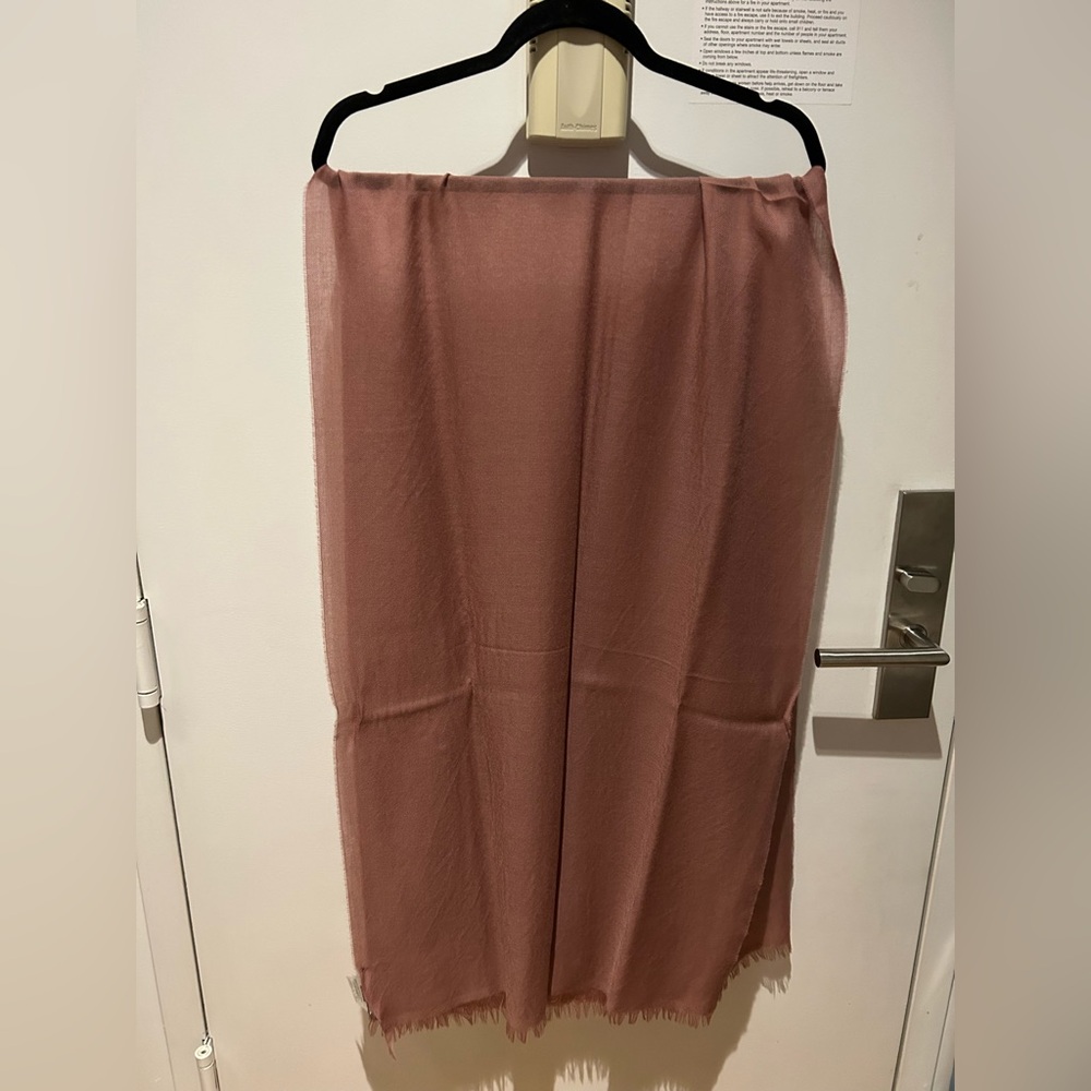 New Weekend Max Mara light cashmere scarf- Antique rose